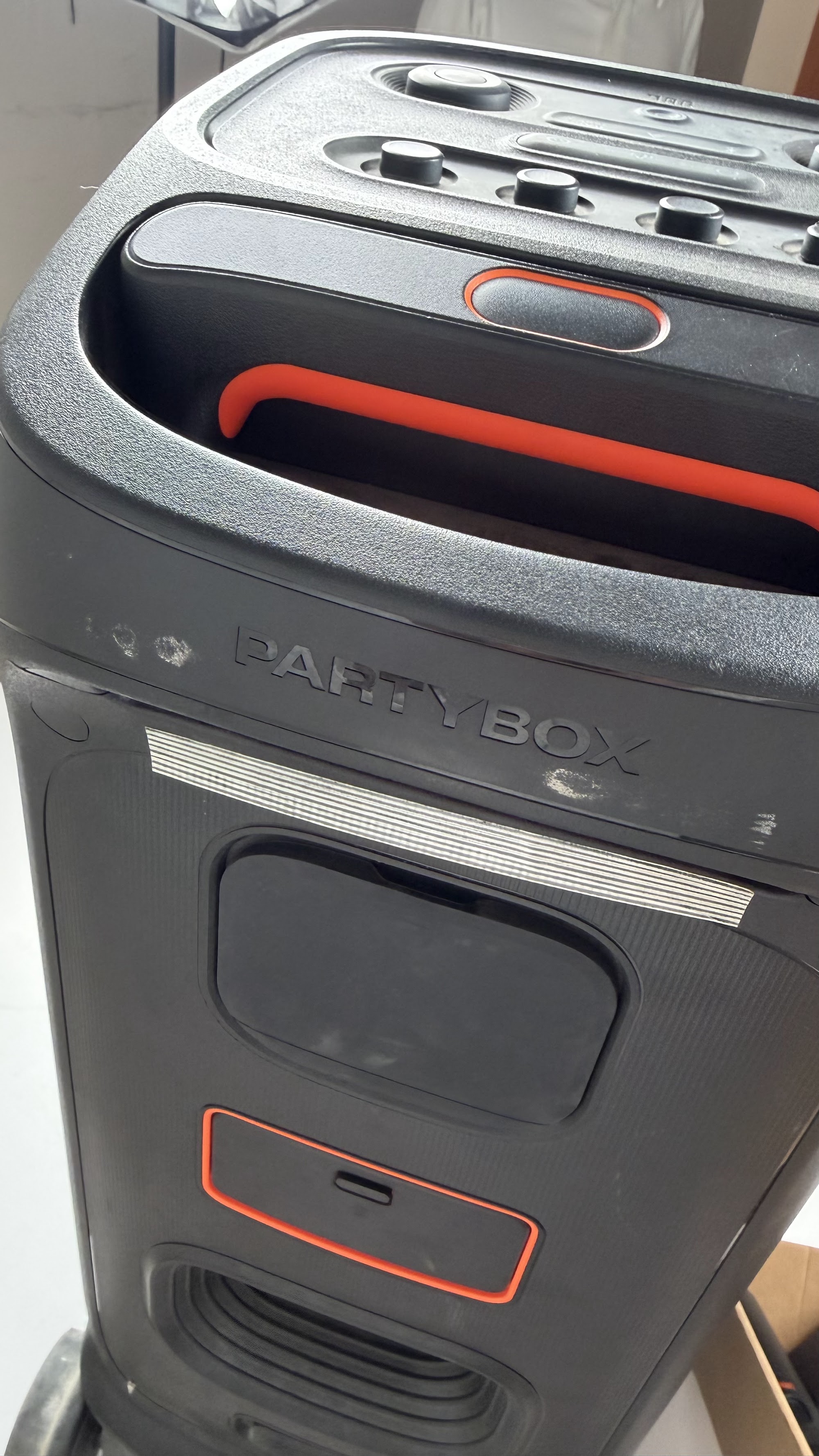 سماعة JBL PartyBox متنقلة