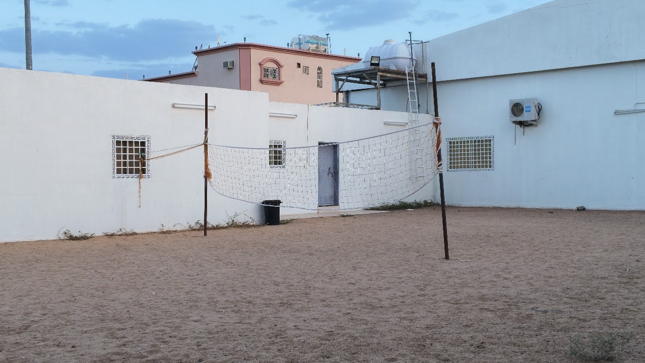 الساحة الخارجية الملحقة بالمجلس
